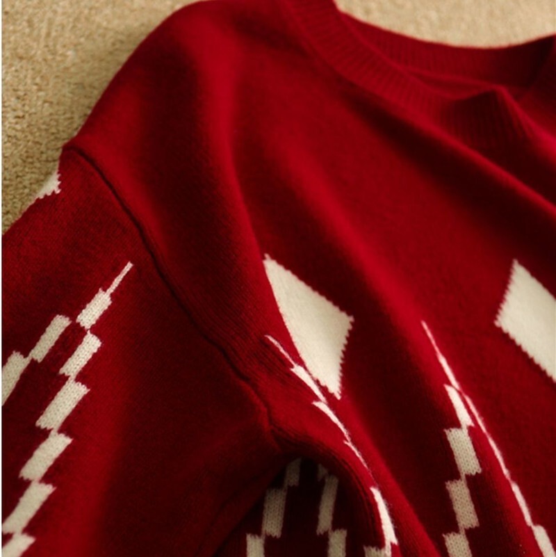 トップス カットソー ニットソー セーター 袖あり 長袖 ゆる ホワイト レッド ブラック かわいい 大人可愛い きれいめ 上品 レトロ 主役級 存在感 春 秋 冬 10代 20代 30代 個性的