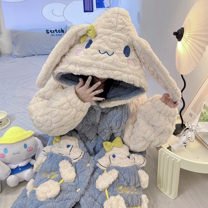 冬の三層綿入りパジャマ女性はサンゴのベルベットを厚くしてかわいい玉桂犬の長い帽子付き寝衣の家服セット