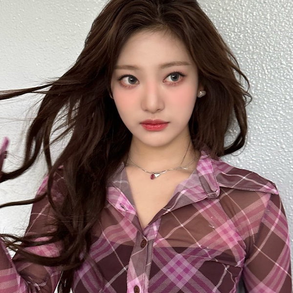 韓国 GLOWNY aespa ニンニン着用★3/4 BUTTON FLY TEE Qoo10] ロンロン [aespa ニンニン 着用] DOUB
