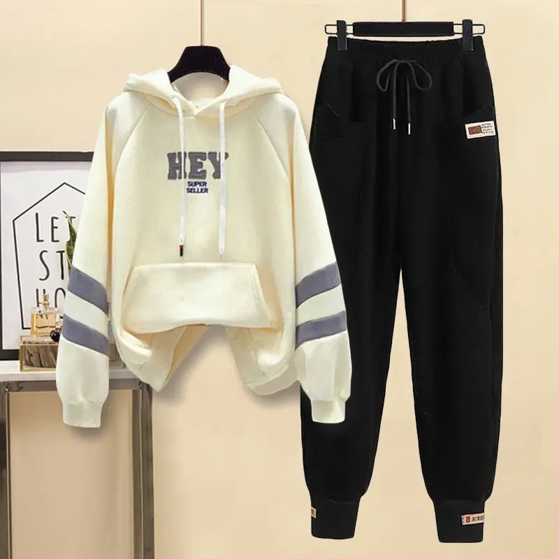 女性のツーピースのフード付きスウェットシャツとパンツ,対照的な文字がプリントされたカジュアルな夏服,スポーツとランニング用
