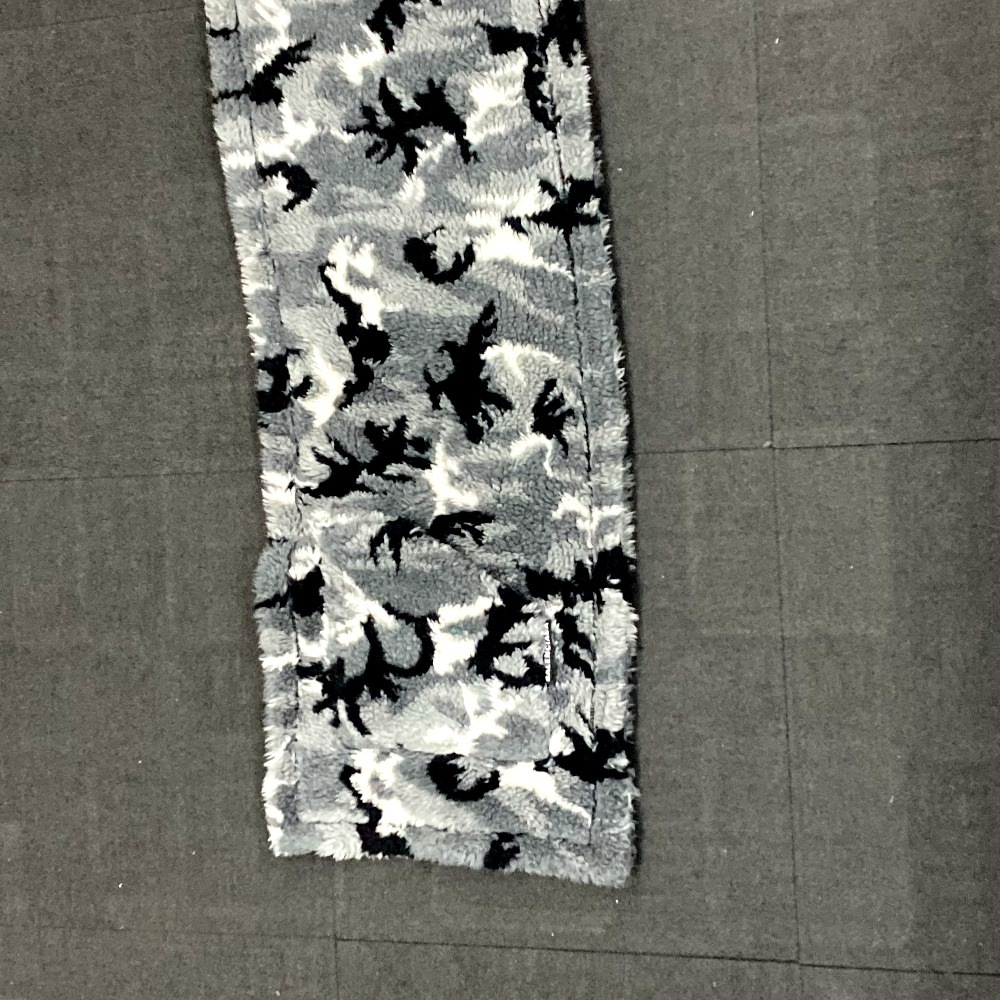 マフラー 673572 ストール ショール 大判 ロゴ ビッグサイズ ボア カモフラ 迷彩 ポリエステル グレー