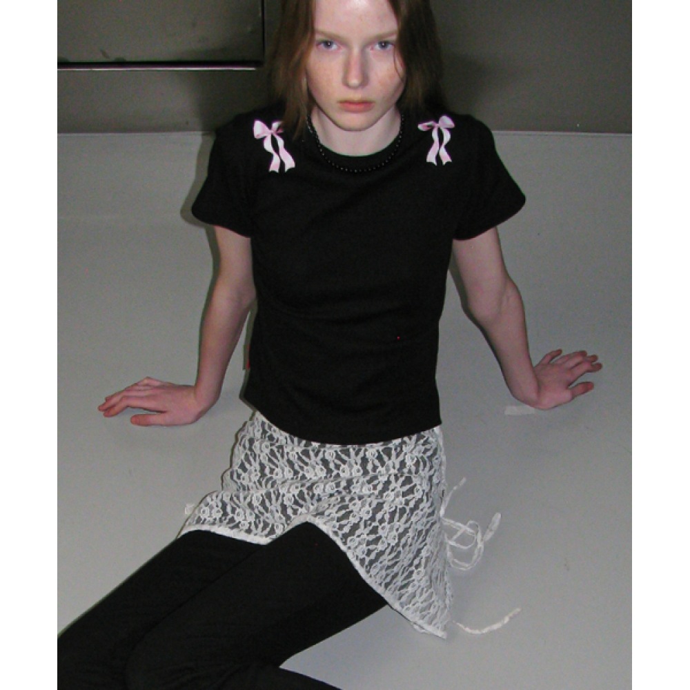 RONRON クレヨンリボンスリムクロップ Tシャツブラック RONRON クレヨンリボンスリムクロップ Tシャツブラック