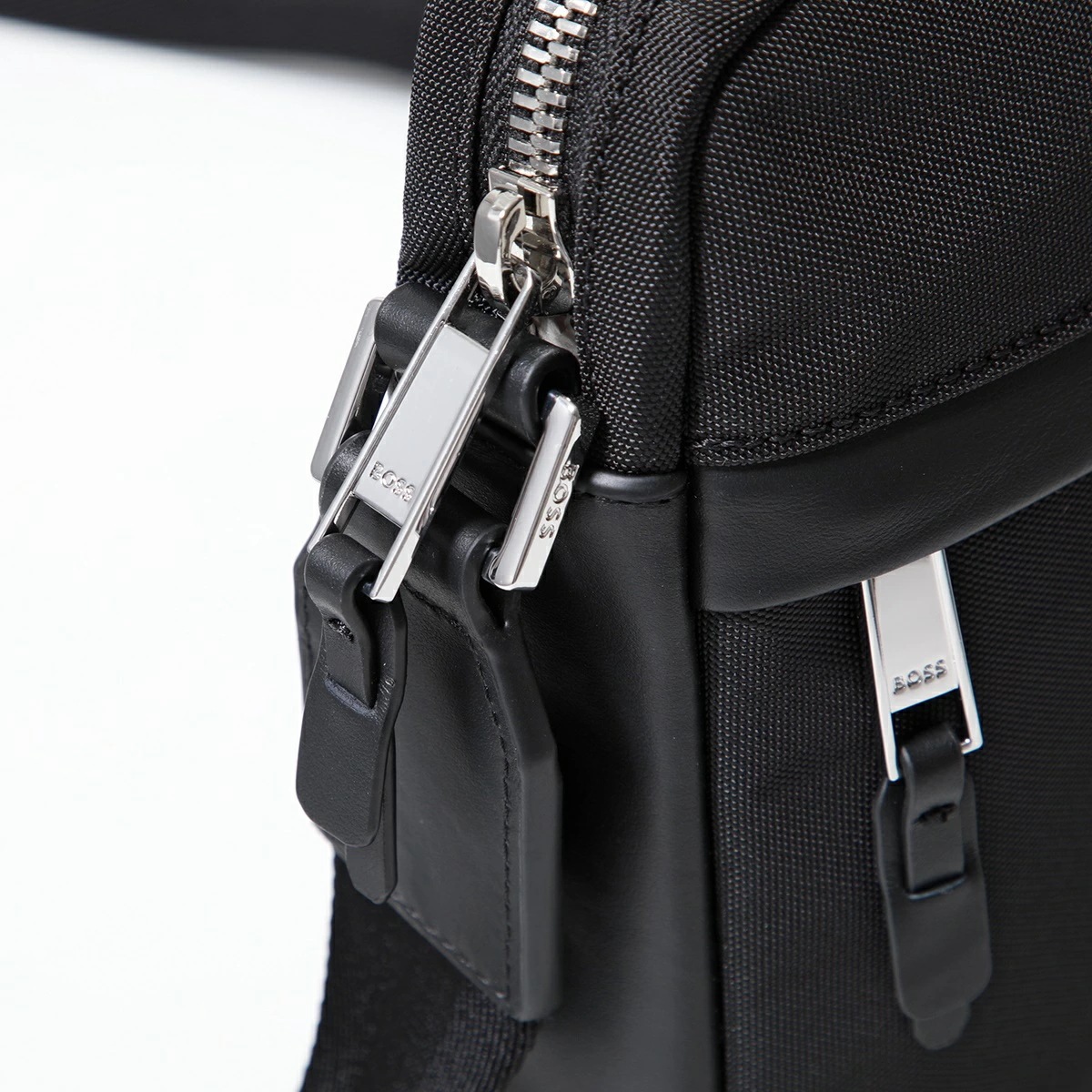HUGO BOSS ヒューゴボス ショルダーバッグ Highway_N_NS_Zip 50504315 10254488 メンズ クロスボディ メタルロゴ 鞄 001