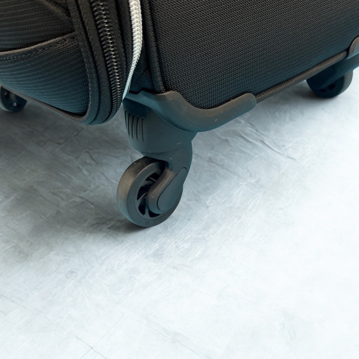 【15時まで即日発送】スーツケース ソフトキャリーケース Lサイズ 拡張 ソフトケース 4輪 軽量 大容量 81～94L 5泊 6泊 7泊以上 海外旅行 フロントオープン 出張 4051-68 正規品