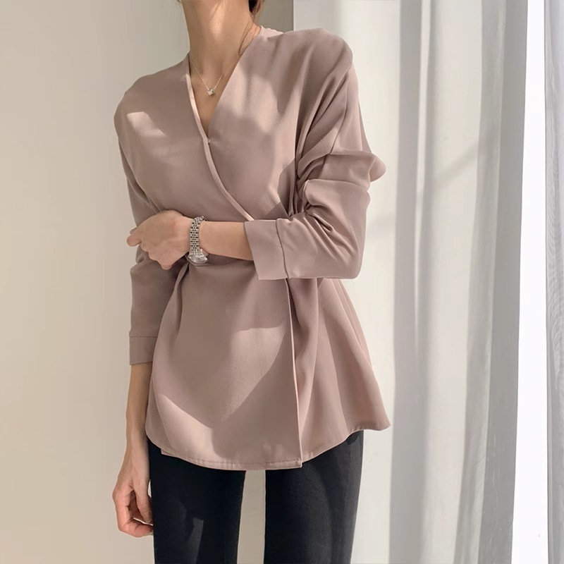 ウエストシェイプ ペプラム調 トップス ブラウス ミディアム丈 長袖 襟なし Vネック カシュクール ウエストマーク バックリボン バックシャン バックコンシャス 切り替えデザイン ハイウエスト