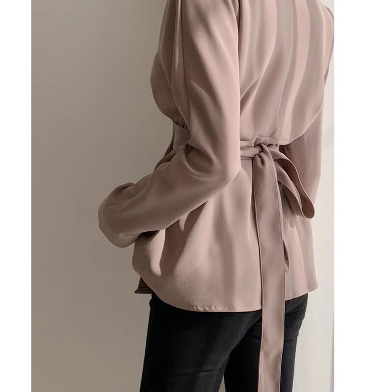 ウエストシェイプ ペプラム調 トップス ブラウス ミディアム丈 長袖 襟なし Vネック カシュクール ウエストマーク バックリボン バックシャン バックコンシャス 切り替えデザイン ハイウエスト