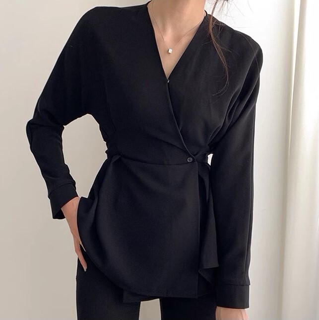 ウエストシェイプ ペプラム調 トップス ブラウス ミディアム丈 長袖 襟なし Vネック カシュクール ウエストマーク バックリボン バックシャン バックコンシャス 切り替えデザイン ハイウエスト