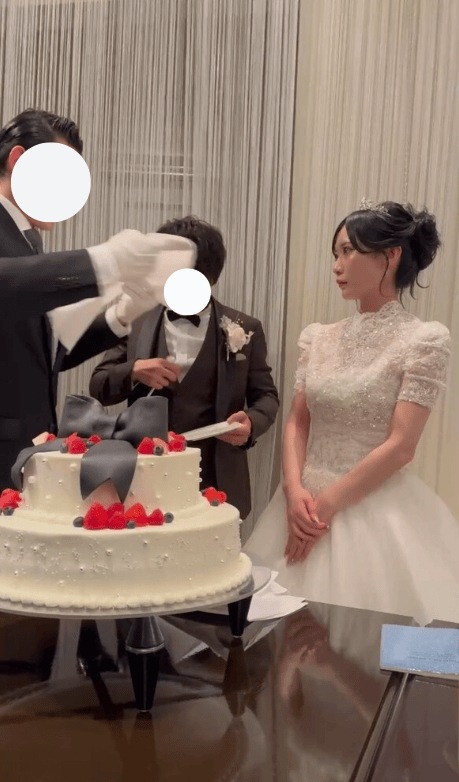 実例写真!ボレロのみ 半袖 ハイネック キラキラ光る刺繍 韓国風ドレス 華やか 結婚式 素敵な 実例写真!ボレロのみ 半袖 ハイネック キラキラ光る刺繍 韓国風ドレス 華やか 結婚式 素敵な