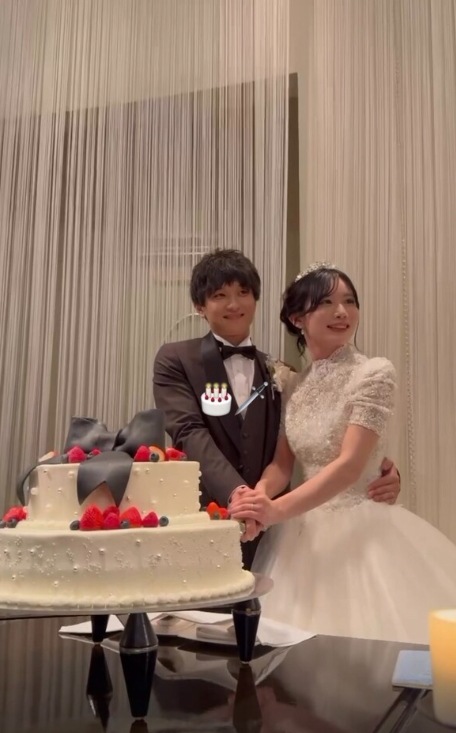 実例写真!ボレロのみ 半袖 ハイネック キラキラ光る刺繍 韓国風ドレス 華やか 結婚式 素敵な 実例写真!ボレロのみ 半袖 ハイネック キラキラ光る刺繍 韓国風ドレス 華やか 結婚式 素敵な