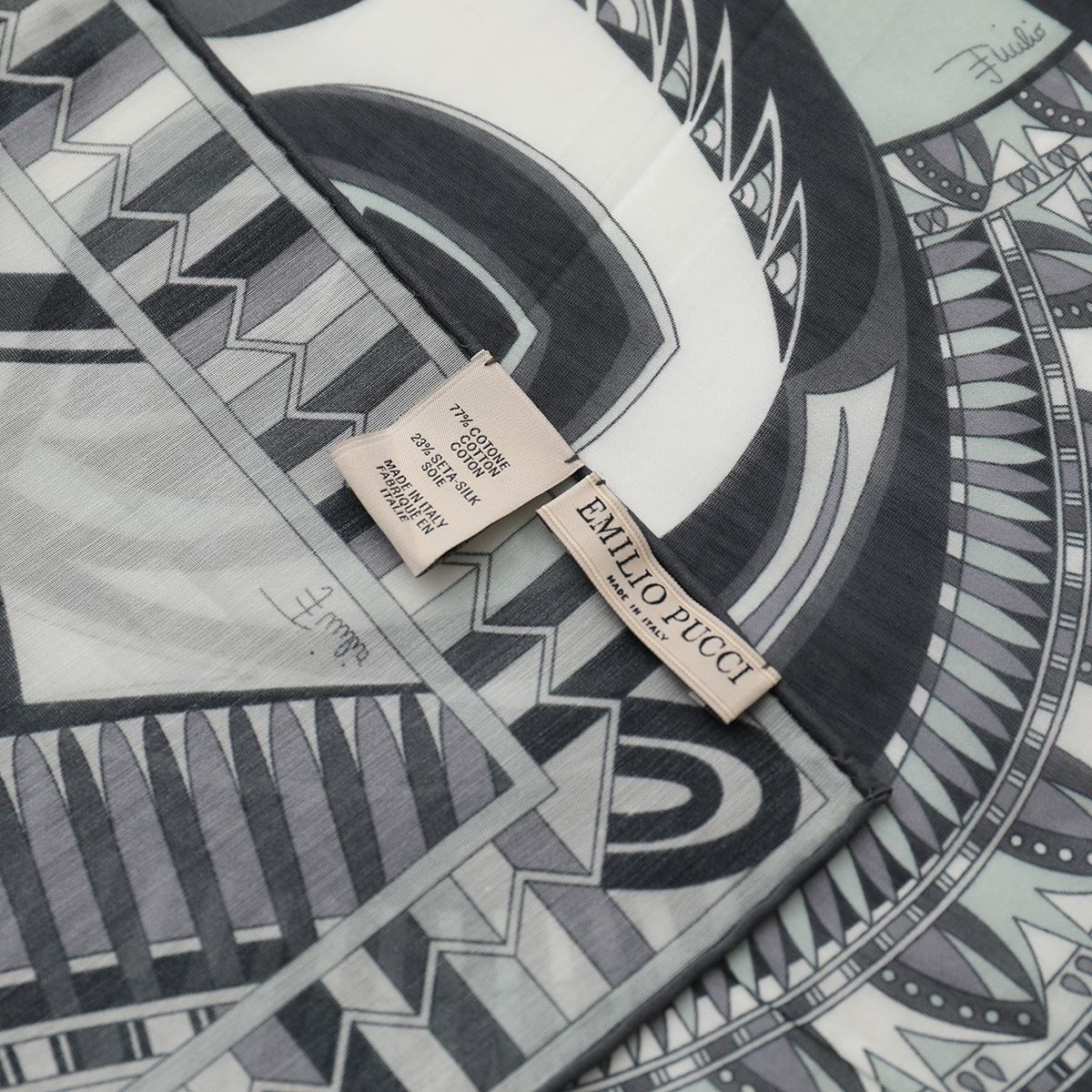 EMILIO PUCCI エミリオプッチ JL045 カラー2色 シルク混コットン スカーフ ポケットチーフ イタリア製 ハンカチ 45×45 メンズ 【mega】 EMILIO PUCCI エミリオプッチ JL045 カラー2色 シルク混コットン スカーフ ポケットチーフ イタリア製 ハンカチ 45×45 メンズ 【mega】