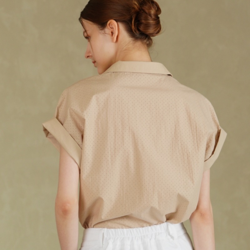 ACUD パンチングディテールシャツブラウス_ベージュ ACUD パンチングディテールシャツブラウス_ベージュ