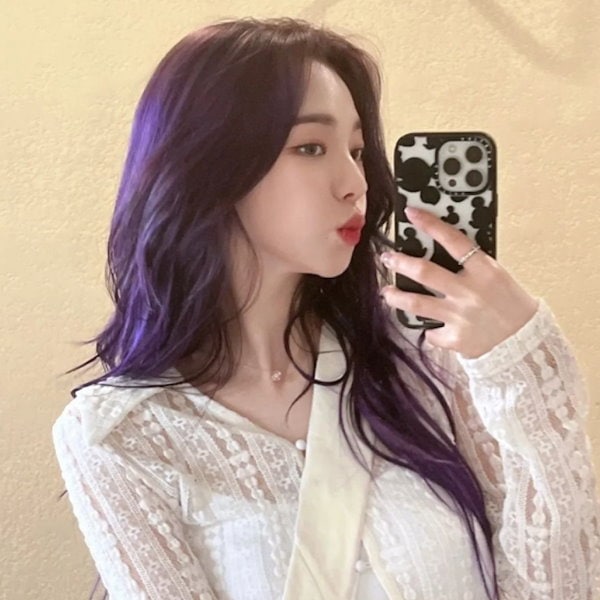 Casetify ホワイト iPhone15Pro aespa KARINA使用 2025年最新