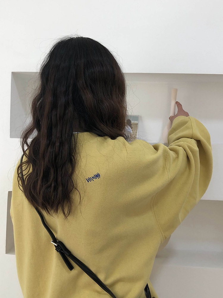 オーバーサイズ 胸ロゴ バックジグザグ模様 ワンポイント トップス スウェット プルオーバー トレーナー ミディアム丈 長袖 ドロップショルダー 襟なし クルーネック シンプル カジュアル おしゃれ オーバーサイズ 胸ロゴ バックジグザグ模様 ワンポイント トップス スウェット プルオーバー トレーナー ミディアム丈 長袖 ドロップショルダー 襟なし クルーネック シンプル カジュアル おしゃれ