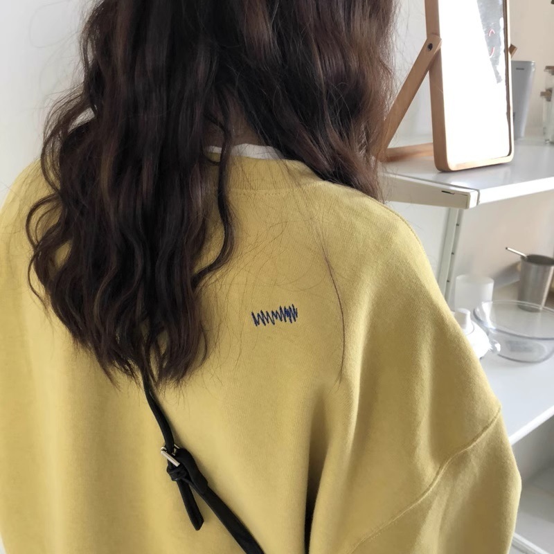 オーバーサイズ 胸ロゴ バックジグザグ模様 ワンポイント トップス スウェット プルオーバー トレーナー ミディアム丈 長袖 ドロップショルダー 襟なし クルーネック シンプル カジュアル おしゃれ オーバーサイズ 胸ロゴ バックジグザグ模様 ワンポイント トップス スウェット プルオーバー トレーナー ミディアム丈 長袖 ドロップショルダー 襟なし クルーネック シンプル カジュアル おしゃれ