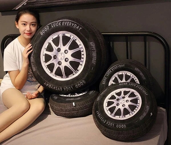 癒しグッズ 抱き枕 タイヤ柄 クリスマス 誕生日 おもちゃ 40c かわいい PP綿 贈り物 肌触りいい 彼氏に 柔らか プレゼント 椅子 ギフト インテリア おもしろ クッション 座布団 癒しグッズ 抱き枕 タイヤ柄 クリスマス 誕生日 おもちゃ 40c かわいい PP綿 贈り物 肌触りいい 彼氏に 柔らか プレゼント 椅子 ギフト インテリア おもしろ クッション 座布団