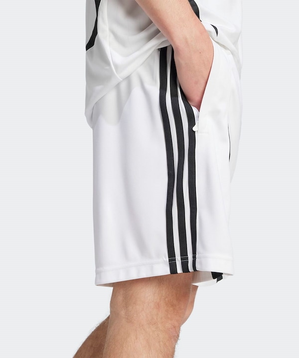 [ADIDAS] ショートパンツ TEAMGEIST ホワイト Qoo10 adidas TEAMGEIST ショート丈 ハーフパ