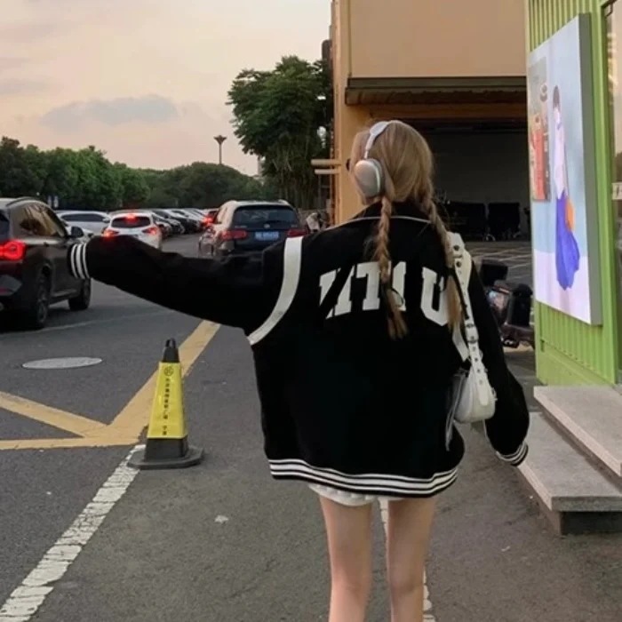 スタジャン レディース 韓国 ファッション モノトーン アメカジ 男女兼用 バックロゴ バイカラー バックシャン おしゃれ オーバーサイズ スタジャン レディース 韓国 ファッション モノトーン アメカジ 男女兼用 バックロゴ バイカラー バックシャン おしゃれ オーバーサイズ