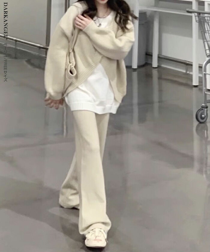 レイヤード風のトップスとワイドパンツのセットアップ レイヤード風のトップスとワイドパンツのセットアップ