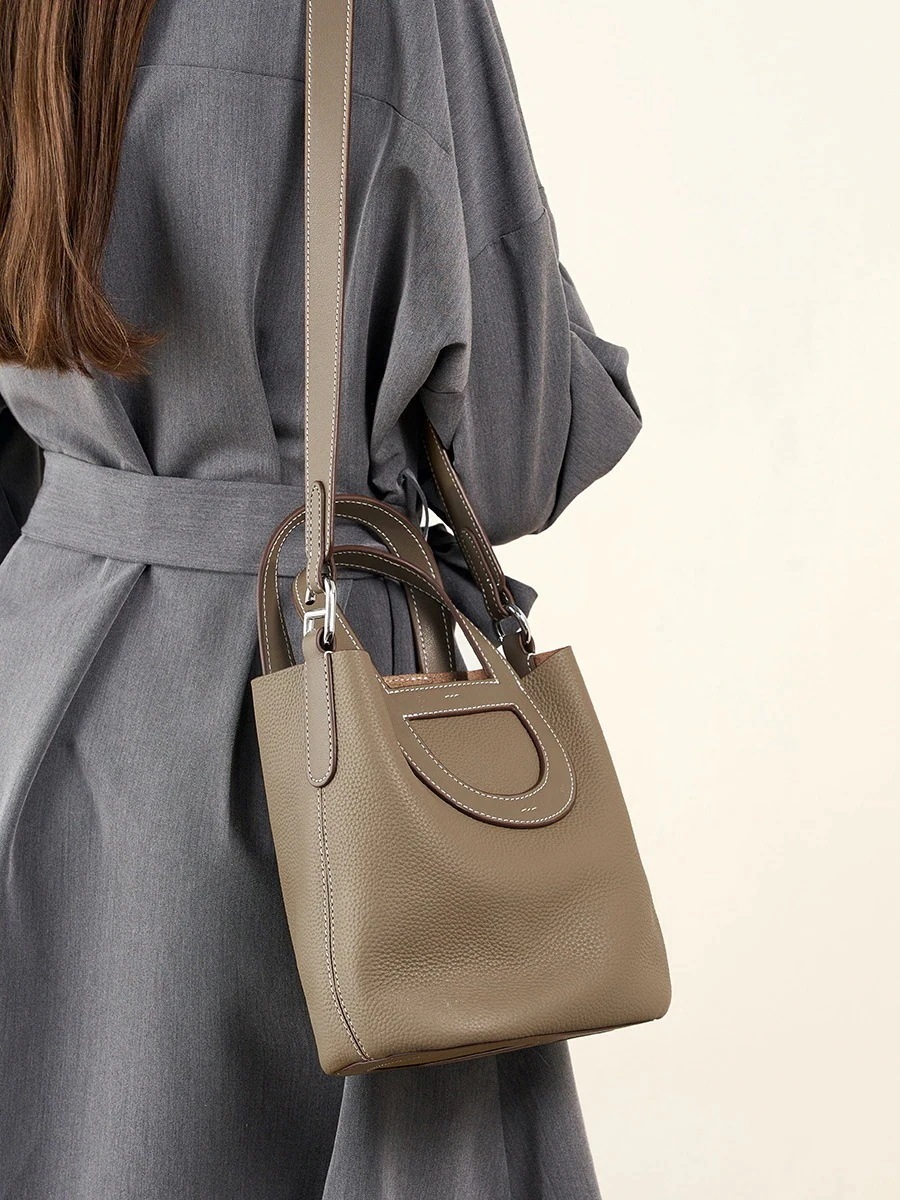 バケットバッグ 斜め掛け 豚鼻クロスボディハンドバッグ レディースファッション牛革バッグ 【1つ買うと10つ無料】ショルダーバッグ 大容量