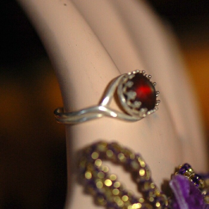 指輪 フリーサイズ 通販 リング ガラスビーズ 真鍮製 ９号～15号 サイズ調節可能 ヴィンテージビーズ 直径8mm 上品 華やか オシャレ おしゃれ 誕生日 記念日 ジュエリー アクセサリー 大人