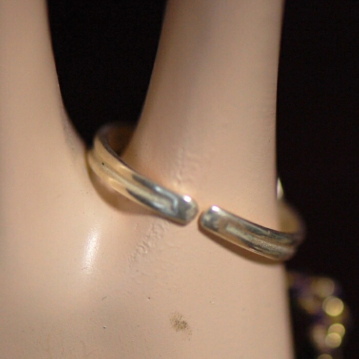 指輪 フリーサイズ 通販 リング ガラスビーズ 真鍮製 ９号～15号 サイズ調節可能 ヴィンテージビーズ 直径8mm 上品 華やか オシャレ おしゃれ 誕生日 記念日 ジュエリー アクセサリー 大人