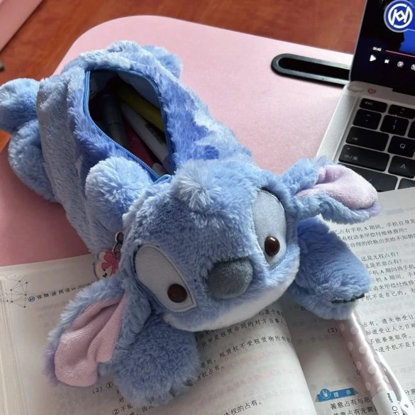 【タグ付き】スティッチ ぬいぐるみポーチ ペンケース リボン ribbon Qoo10] 筆箱 收纳 かわいいリロスティッチぬいぐ