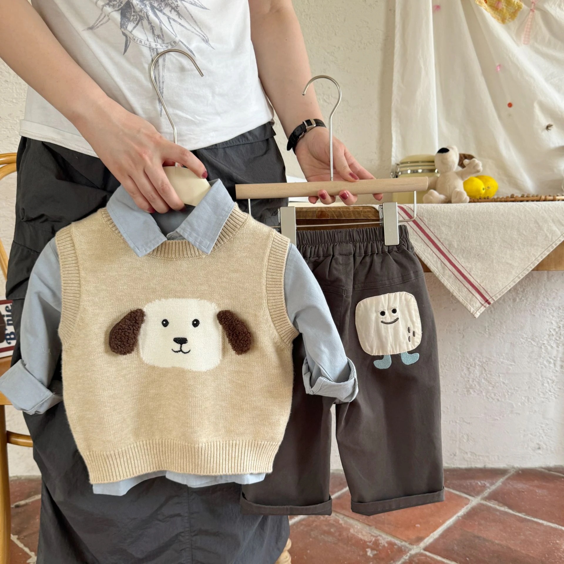 2024秋冬新作子供セーター 男の子 女の子 シンプルニットベスト ベビー服