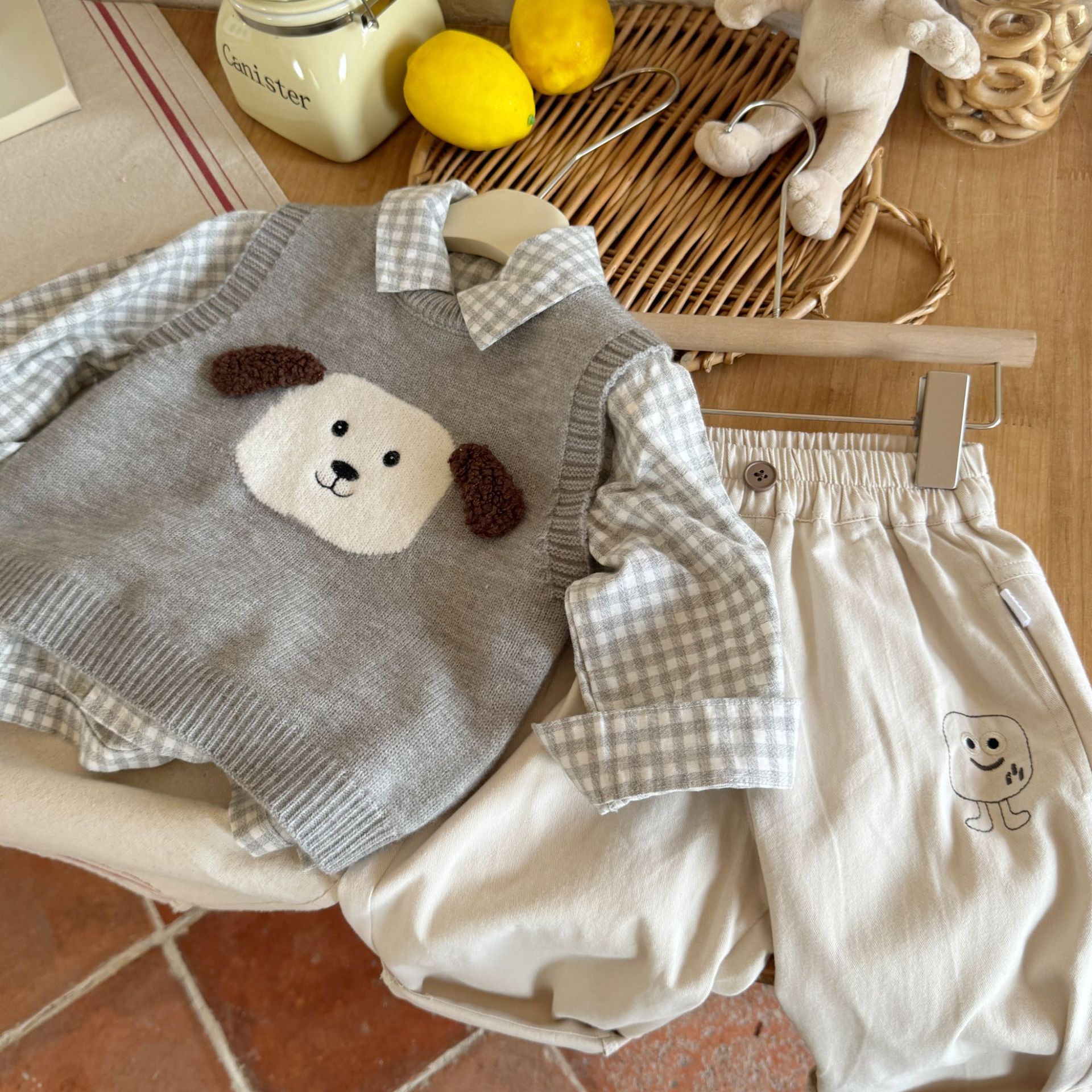 2024秋冬新作子供セーター 男の子 女の子 シンプルニットベスト ベビー服