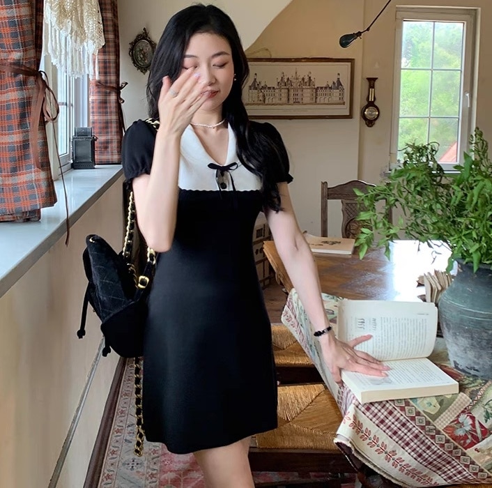 レディース ワンピース ミニ ショート 半袖 パフスリーブ Vネック 襟付き 丸襟 りぼんタイ Aライン 切り替え ドッキング フェミニン ボタン 配色 かわいい 大人可愛い シンプル 上品 おしゃれ