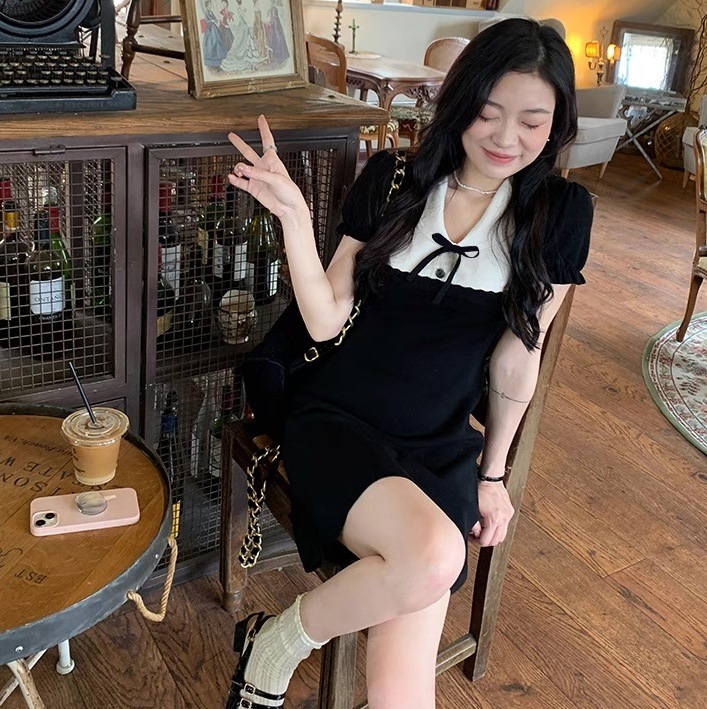 レディース ワンピース ミニ ショート 半袖 パフスリーブ Vネック 襟付き 丸襟 りぼんタイ Aライン 切り替え ドッキング フェミニン ボタン 配色 かわいい 大人可愛い シンプル 上品 おしゃれ