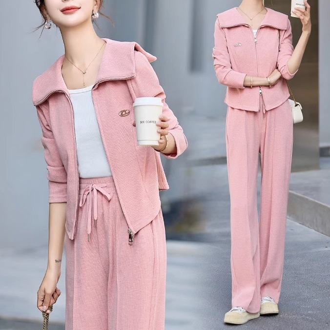 ハイエンドのカスタマイズ-女性のためのカジュアルスポーツウェアスーツ 2025 春の新スタイルルーズでスリムなラペルカーディガンワイドレッグパンツ気質 2 点セット ハイエンドのカスタマイズ-女性のためのカジュアルスポーツウェアスーツ 2025 春の新スタイルルーズでスリムなラペルカーディガンワイドレッグパンツ気質 2 点セット