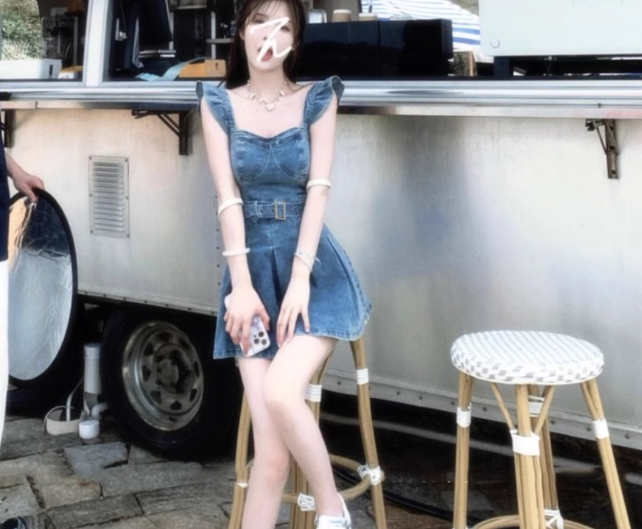 ワンピース レディース ミニ 膝上 袖なし ノースリーブ フリル袖 スクエアネック 襟なし タイト スリム 細身 Aライン タックプリーツ ウエストマーク ハイウエスト デニム ブルーデニム かわいい