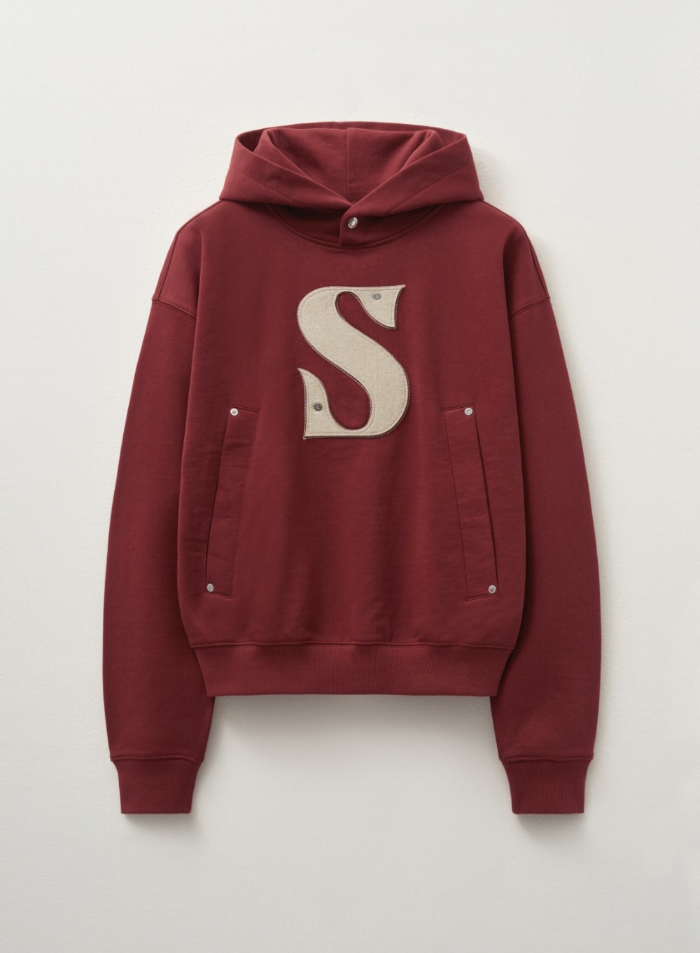 SATUR】 RIVET APPLIQUE POCKET LOGO HOODIE : 2COLORS フード付き