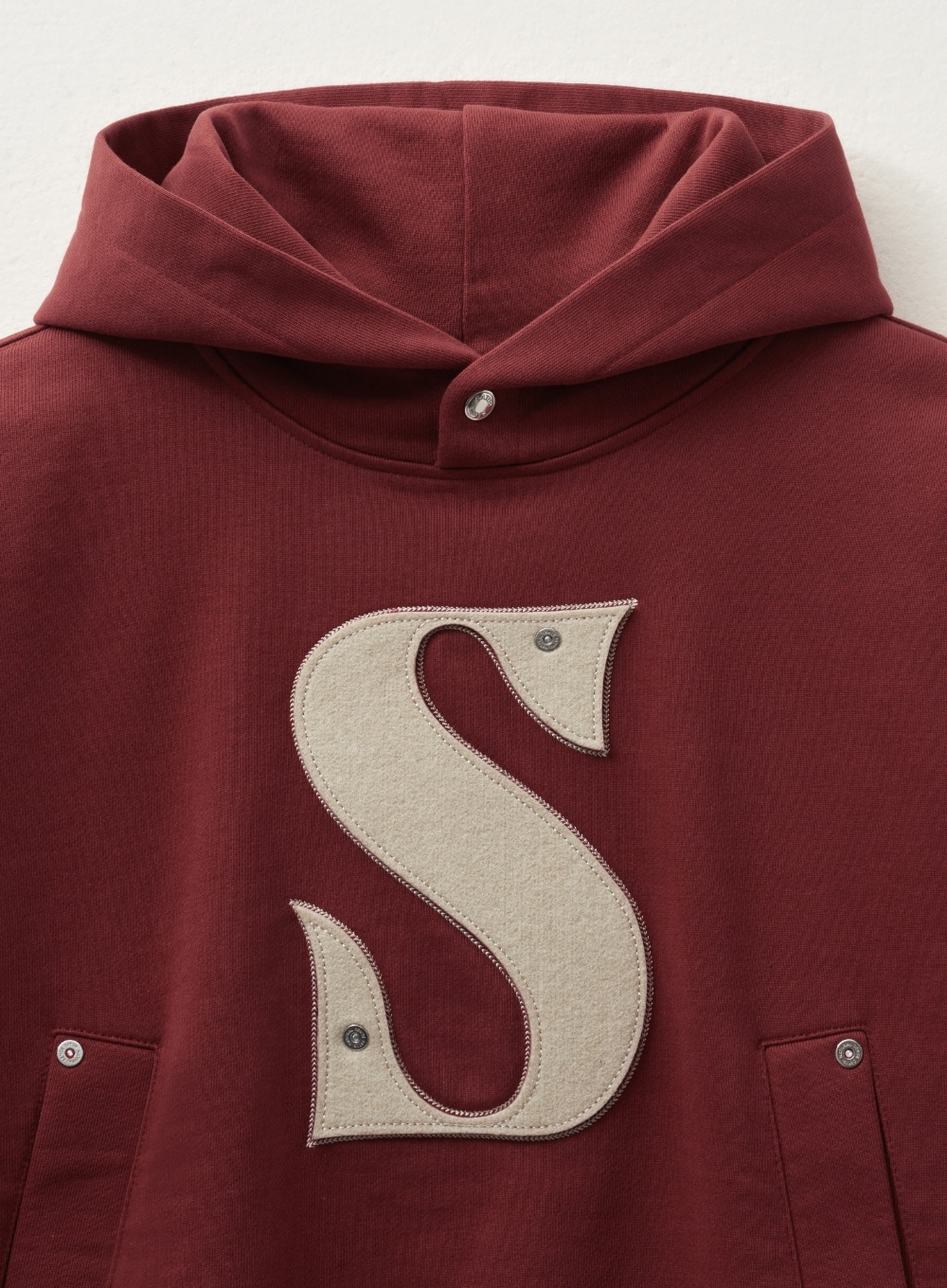 SATUR★韓国★人気★Rivet Applique Pocket Logo Hoodie 3色 ☆関税込☆SATUR☆SATUR Rivet Applique Pocket Logo Hoodie