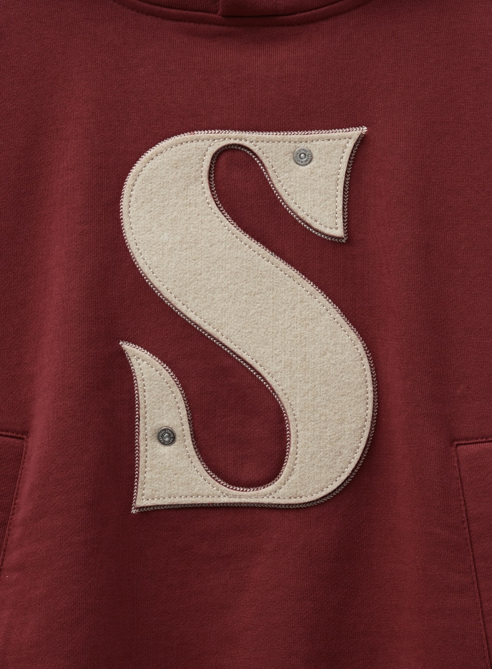 SATUR】 RIVET APPLIQUE POCKET LOGO HOODIE : 2COLORS フード付き