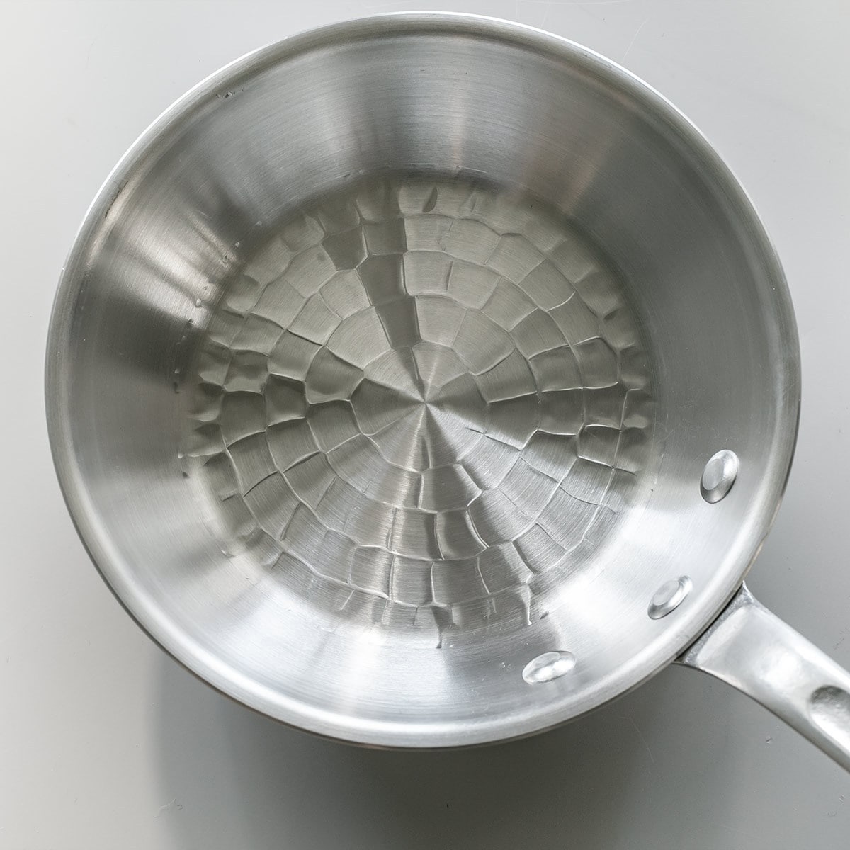 打出フライパン 21cm ガス火専用 アルミ製 中尾アルミ ガス火対応 直火専用 フライパン アルミフライパン 浅型 日本製 21センチ 打出し加工 いため鍋 炒め鍋 アルミパン プロ仕様 打出フライパン 21cm ガス火専用 アルミ製 中尾アルミ ガス火対応 直火専用 フライパン アルミフライパン 浅型 日本製 21センチ 打出し加工 いため鍋 炒め鍋 アルミパン プロ仕様