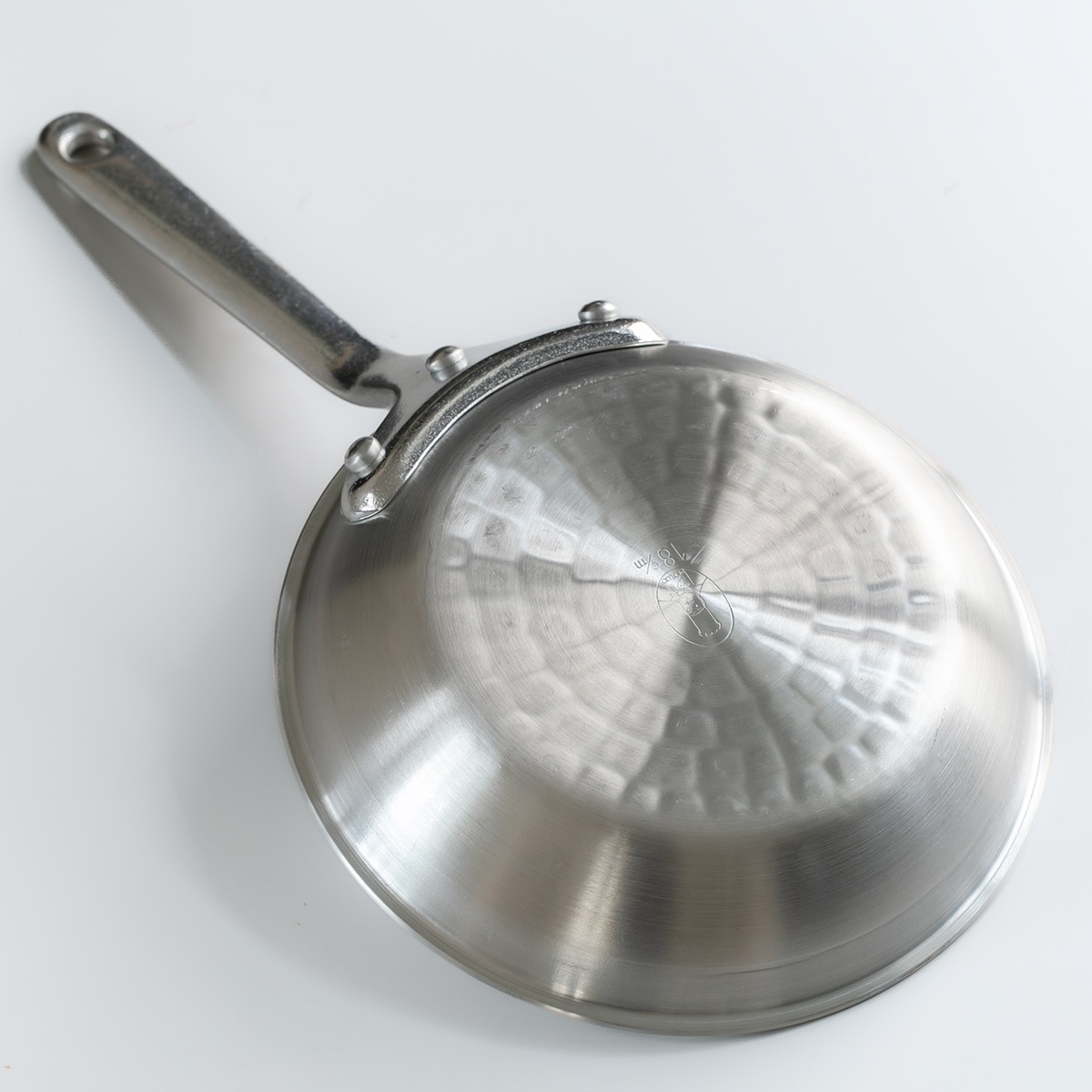 打出フライパン 21cm ガス火専用 アルミ製 中尾アルミ ガス火対応 直火専用 フライパン アルミフライパン 浅型 日本製 21センチ 打出し加工 いため鍋 炒め鍋 アルミパン プロ仕様 打出フライパン 21cm ガス火専用 アルミ製 中尾アルミ ガス火対応 直火専用 フライパン アルミフライパン 浅型 日本製 21センチ 打出し加工 いため鍋 炒め鍋 アルミパン プロ仕様