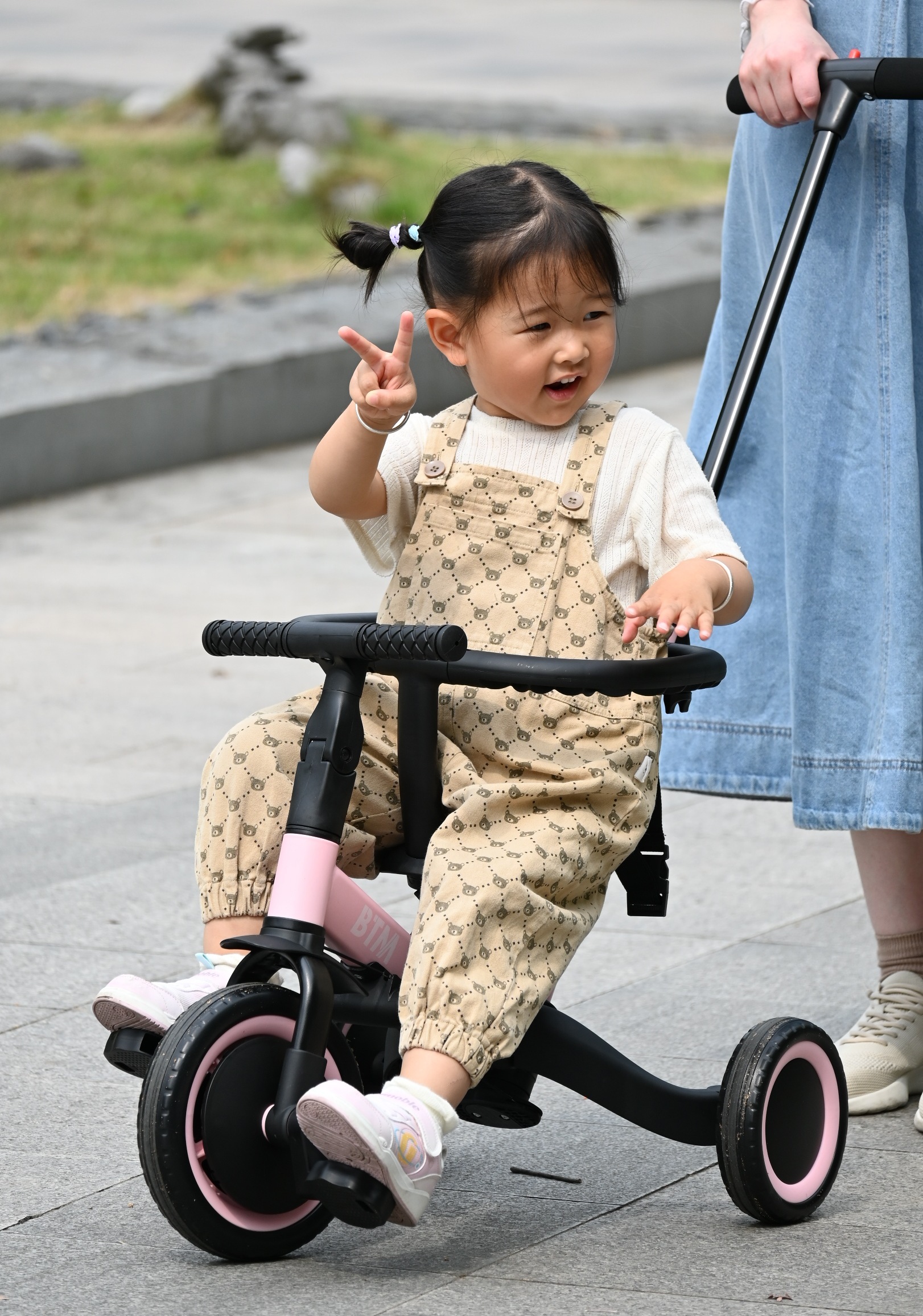 【国内急速発送】三輪車足けりバイクベビーカー一台4役手押し棒付かじとりセーフティーガード付き子供用三輪車子供自転車3輪キッズ幼児バイクペダル付き自転車コントロールバー付き軽乗用玩具16 【国内急速発送】三輪車足けりバイクベビーカー一台4役手押し棒付かじとりセーフティーガード付き子供用三輪車子供自転車3輪キッズ幼児バイクペダル付き自転車コントロールバー付き軽乗用玩具16
