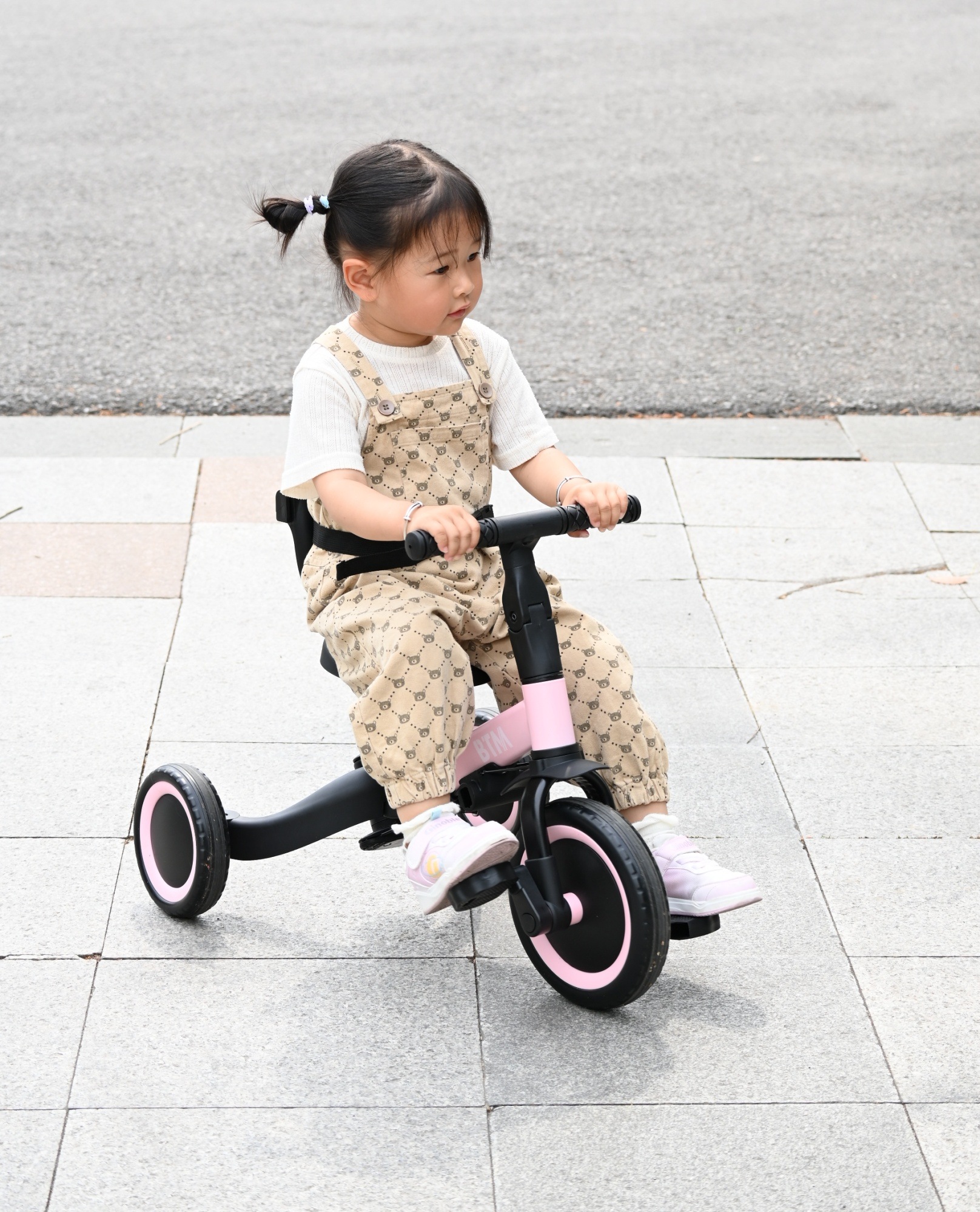 【国内急速発送】三輪車足けりバイクベビーカー一台4役手押し棒付かじとりセーフティーガード付き子供用三輪車子供自転車3輪キッズ幼児バイクペダル付き自転車コントロールバー付き軽乗用玩具16 【国内急速発送】三輪車足けりバイクベビーカー一台4役手押し棒付かじとりセーフティーガード付き子供用三輪車子供自転車3輪キッズ幼児バイクペダル付き自転車コントロールバー付き軽乗用玩具16