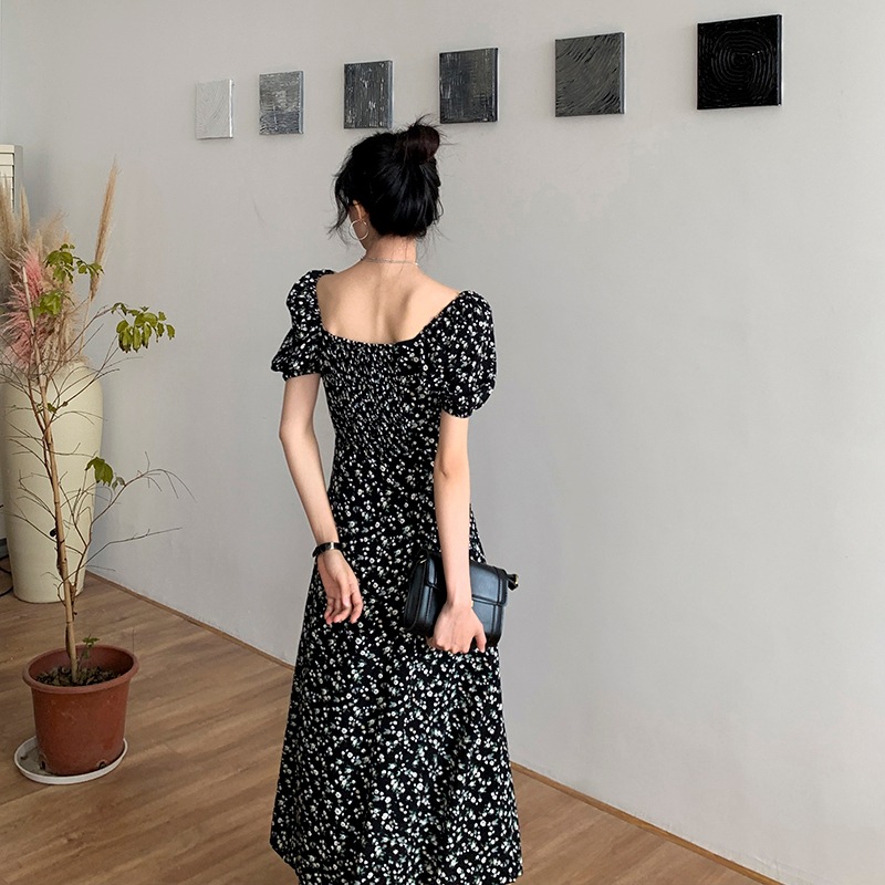 花柄ワンピース スリット ワンピース ワンピドレス 膝下 ロング ロング丈 袖あり 半袖 パフスリーブ スクエアネック セミフレア 細身 アシンメトリー サイドスリット 薄手 個性的 ブラック