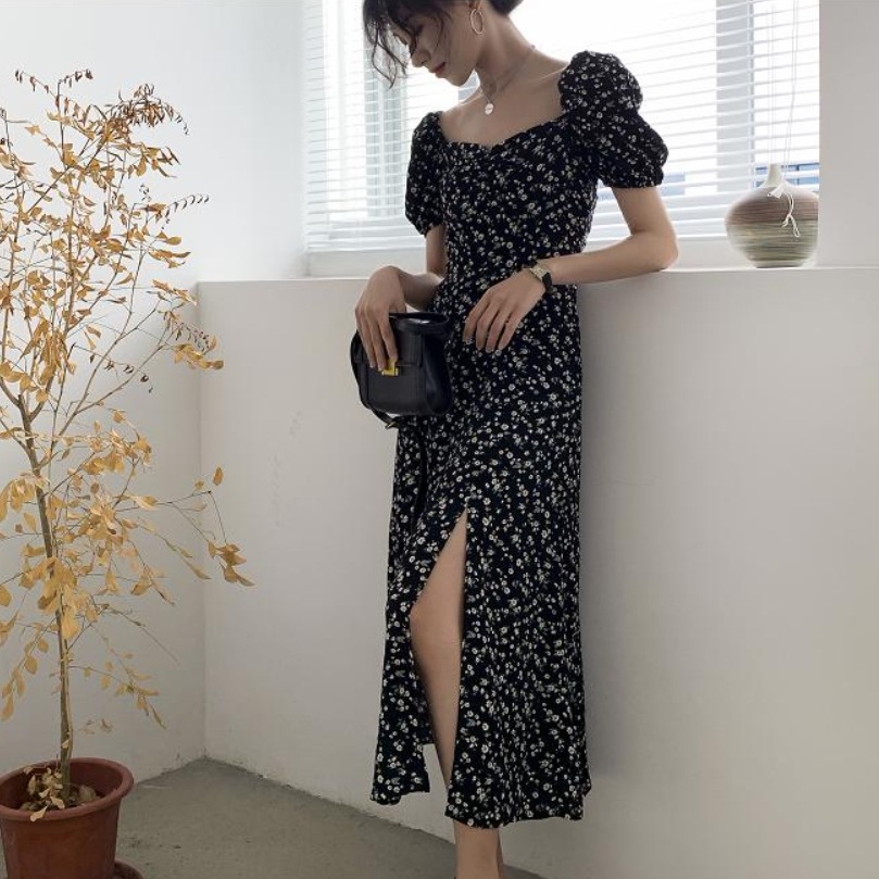花柄ワンピース スリット ワンピース ワンピドレス 膝下 ロング ロング丈 袖あり 半袖 パフスリーブ スクエアネック セミフレア 細身 アシンメトリー サイドスリット 薄手 個性的 ブラック
