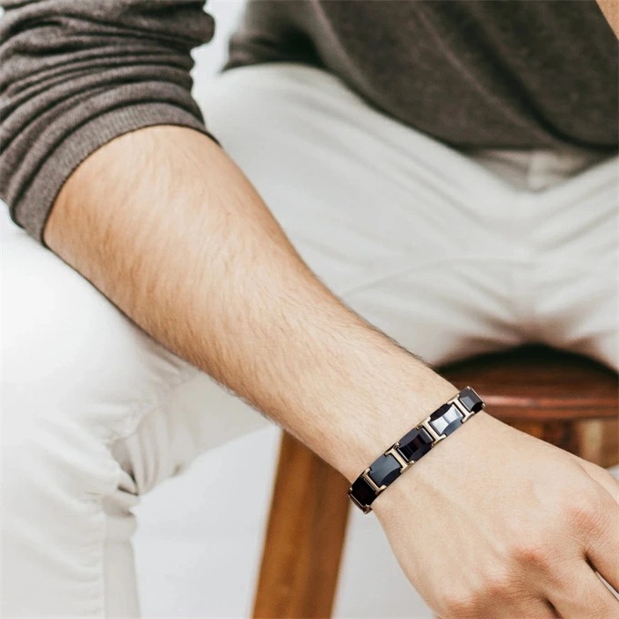 チタンとステンレス鋼の磁気ブレスレット,痩身,ヘマタイト ストレス解消 痩身ブレスレット 女性の減量 エネルギーマグネット付きの磁気ブレスレット エネルギーヨガ減量疲労緩和療法瞑想 癒しの石