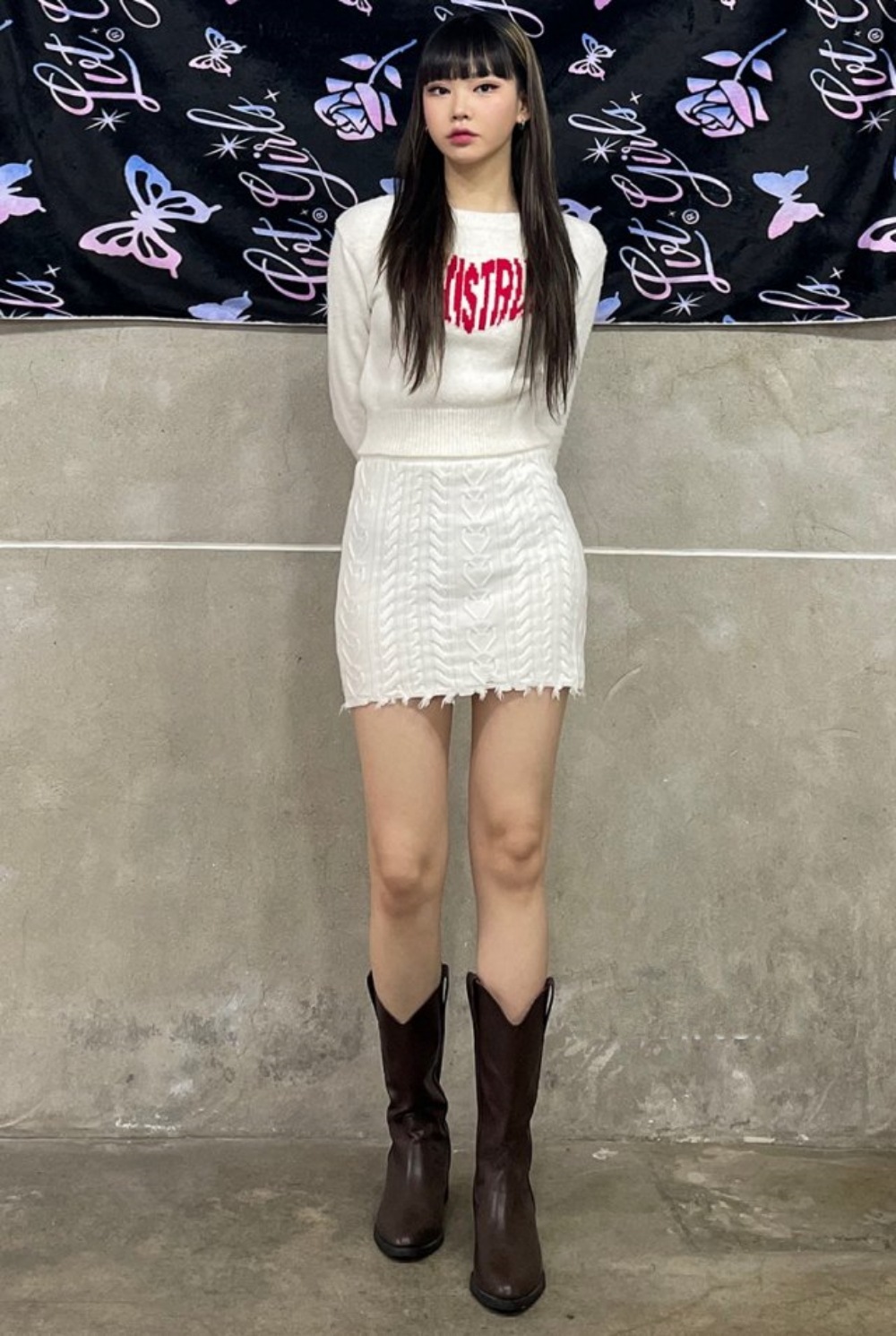 IVE WONYOUNG 着用/OW HEART LOGO KNIT