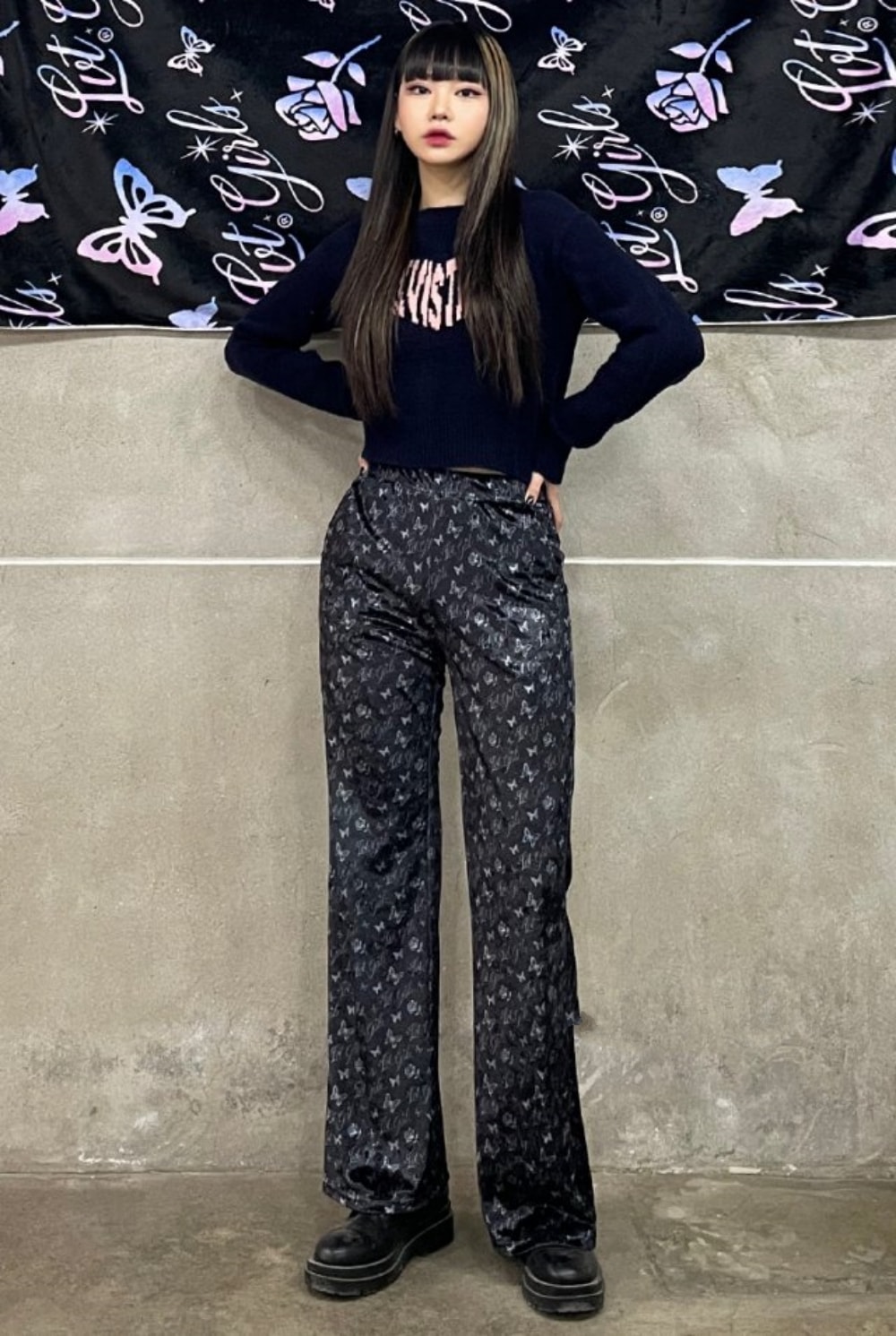 IVE WONYOUNG 着用/OW HEART LOGO KNIT