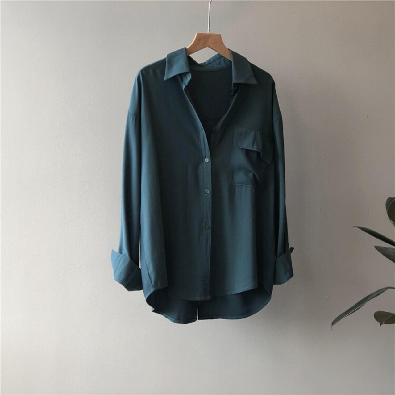 デザインシャツ 無地 長袖 ブラウス 3色 レディース トップス シンプル カジュアル おしゃれ エレガント 春 秋 オフィス 通勤 お出かけ ショッピング カフェ M L ゆったり ホワイト デザインシャツ 無地 長袖 ブラウス 3色 レディース トップス シンプル カジュアル おしゃれ エレガント 春 秋 オフィス 通勤 お出かけ ショッピング カフェ M L ゆったり ホワイト