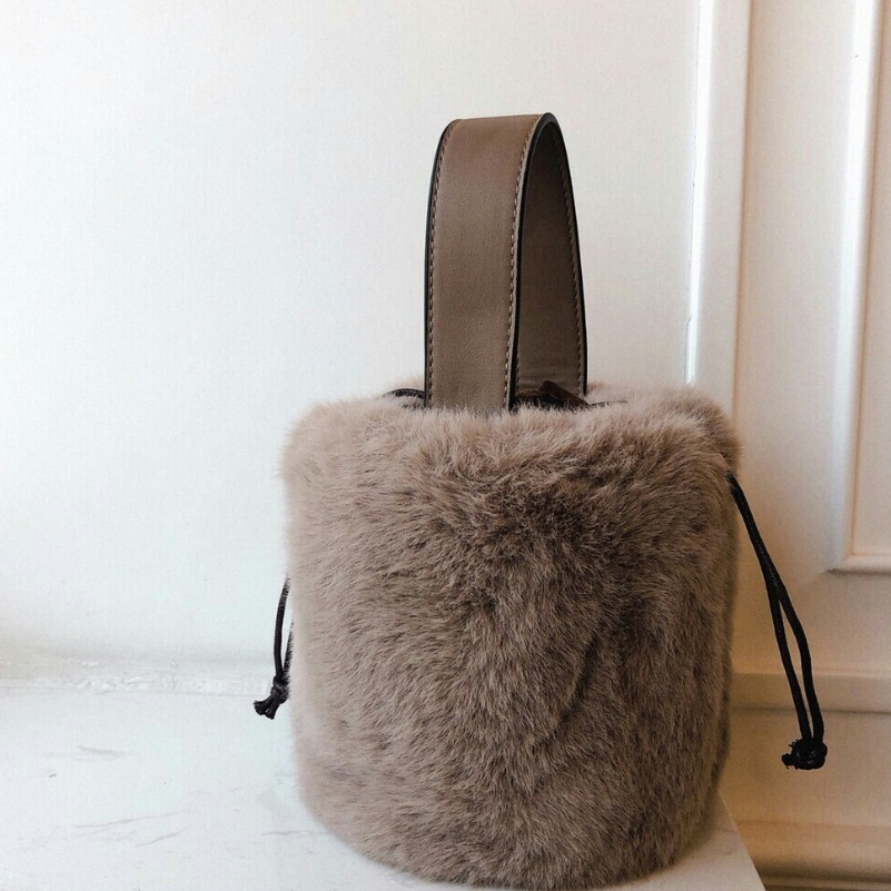 バッグ カバン レディース ショルダー ハンドバッグ 斜めがけ 肩がけ 手持ち ミニバッグ 多機能 便利 コンパクト 自立 ふわふわ ファー かわいい 大人可愛い きれいめ シンプル カジュアル 上品 バッグ カバン レディース ショルダー ハンドバッグ 斜めがけ 肩がけ 手持ち ミニバッグ 多機能 便利 コンパクト 自立 ふわふわ ファー かわいい 大人可愛い きれいめ シンプル カジュアル 上品