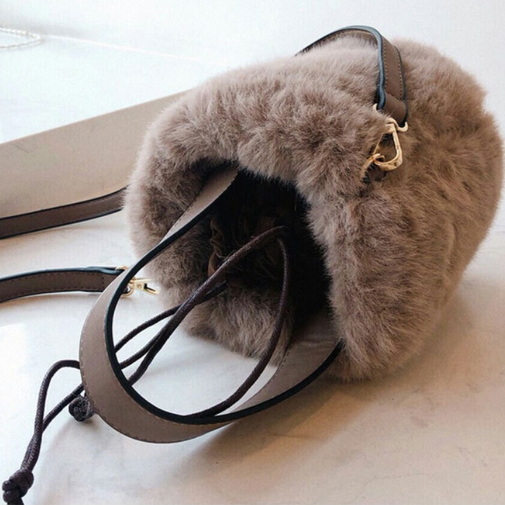 バッグ カバン レディース ショルダー ハンドバッグ 斜めがけ 肩がけ 手持ち ミニバッグ 多機能 便利 コンパクト 自立 ふわふわ ファー かわいい 大人可愛い きれいめ シンプル カジュアル 上品 バッグ カバン レディース ショルダー ハンドバッグ 斜めがけ 肩がけ 手持ち ミニバッグ 多機能 便利 コンパクト 自立 ふわふわ ファー かわいい 大人可愛い きれいめ シンプル カジュアル 上品