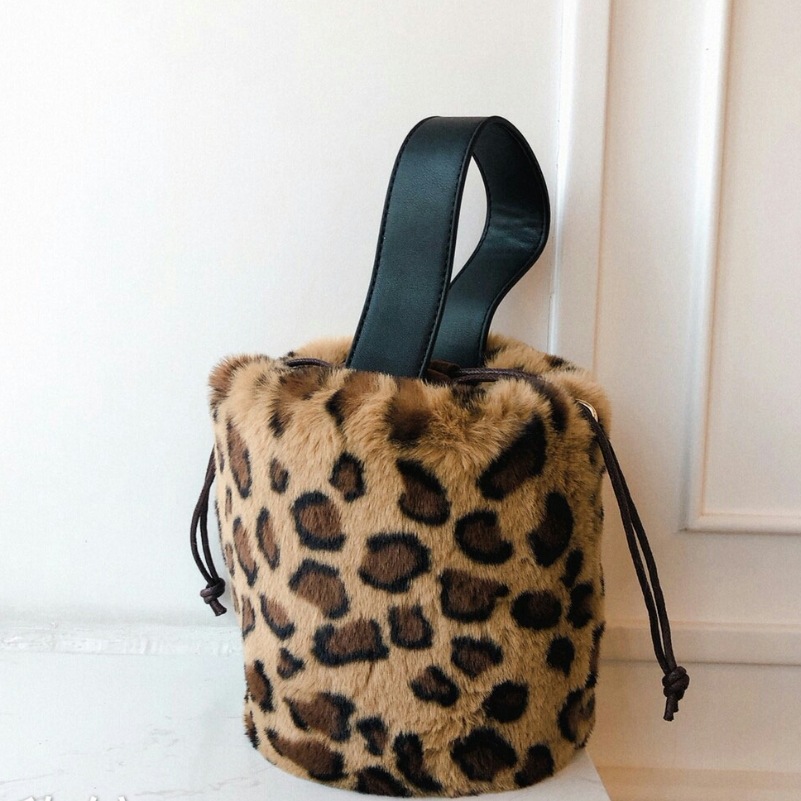 バッグ カバン レディース ショルダー ハンドバッグ 斜めがけ 肩がけ 手持ち ミニバッグ 多機能 便利 コンパクト 自立 ふわふわ ファー かわいい 大人可愛い きれいめ シンプル カジュアル 上品 バッグ カバン レディース ショルダー ハンドバッグ 斜めがけ 肩がけ 手持ち ミニバッグ 多機能 便利 コンパクト 自立 ふわふわ ファー かわいい 大人可愛い きれいめ シンプル カジュアル 上品