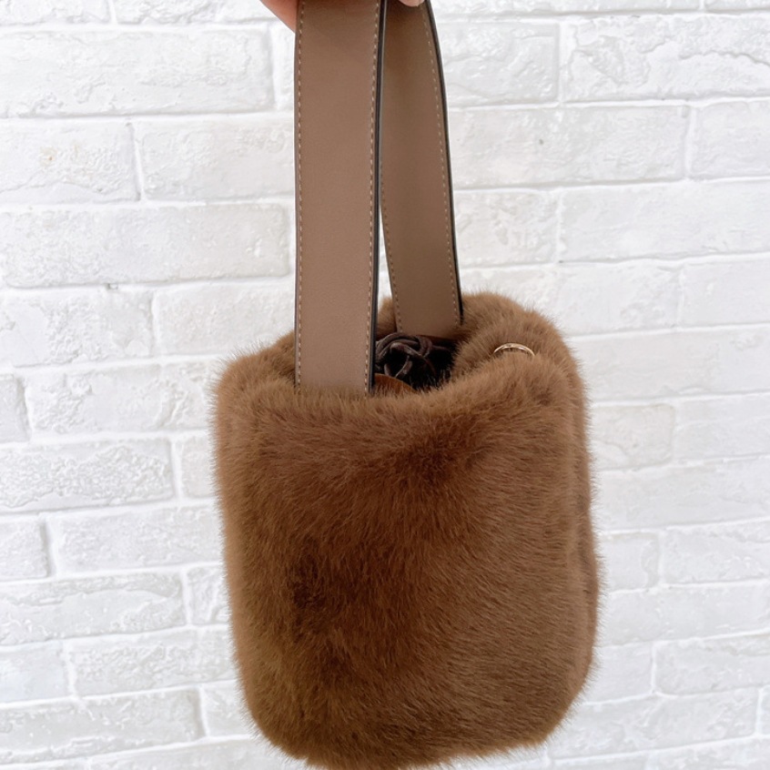 バッグ カバン レディース ショルダー ハンドバッグ 斜めがけ 肩がけ 手持ち ミニバッグ 多機能 便利 コンパクト 自立 ふわふわ ファー かわいい 大人可愛い きれいめ シンプル カジュアル 上品 バッグ カバン レディース ショルダー ハンドバッグ 斜めがけ 肩がけ 手持ち ミニバッグ 多機能 便利 コンパクト 自立 ふわふわ ファー かわいい 大人可愛い きれいめ シンプル カジュアル 上品