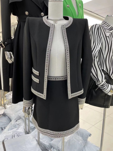 2点購入で200円割引安い 同窓会セットアップ 成人式セットアップ セットアップ 韓国 キラキラ 黒 白 ジャケット カーディガン スカート レディース ビジュー 2点セット 上下セット 無地 ラウン 2点購入で200円割引安い 同窓会セットアップ 成人式セットアップ セットアップ 韓国 キラキラ 黒 白 ジャケット カーディガン スカート レディース ビジュー 2点セット 上下セット 無地 ラウン